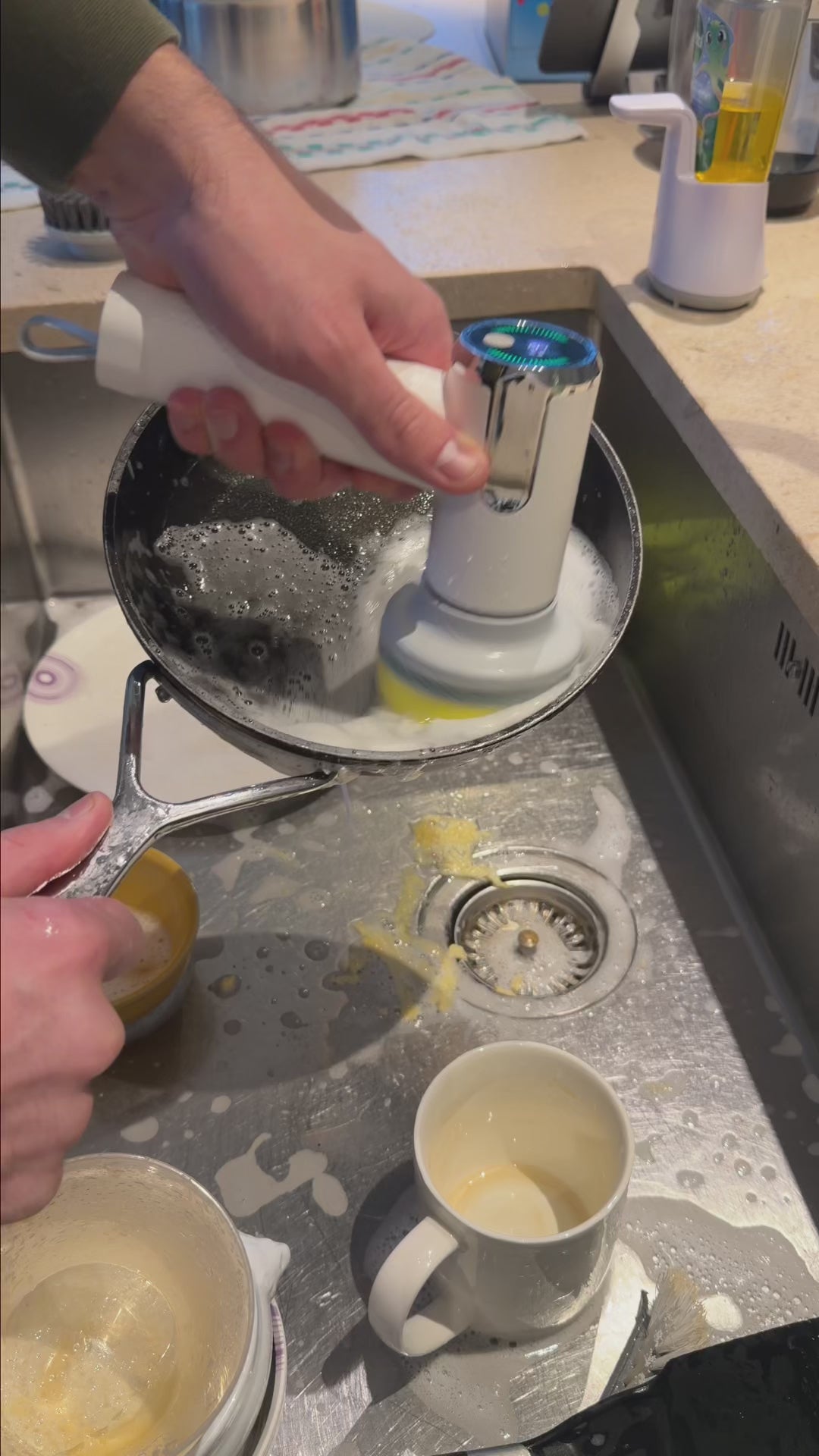 Load video: EasyWash™ Power Brush