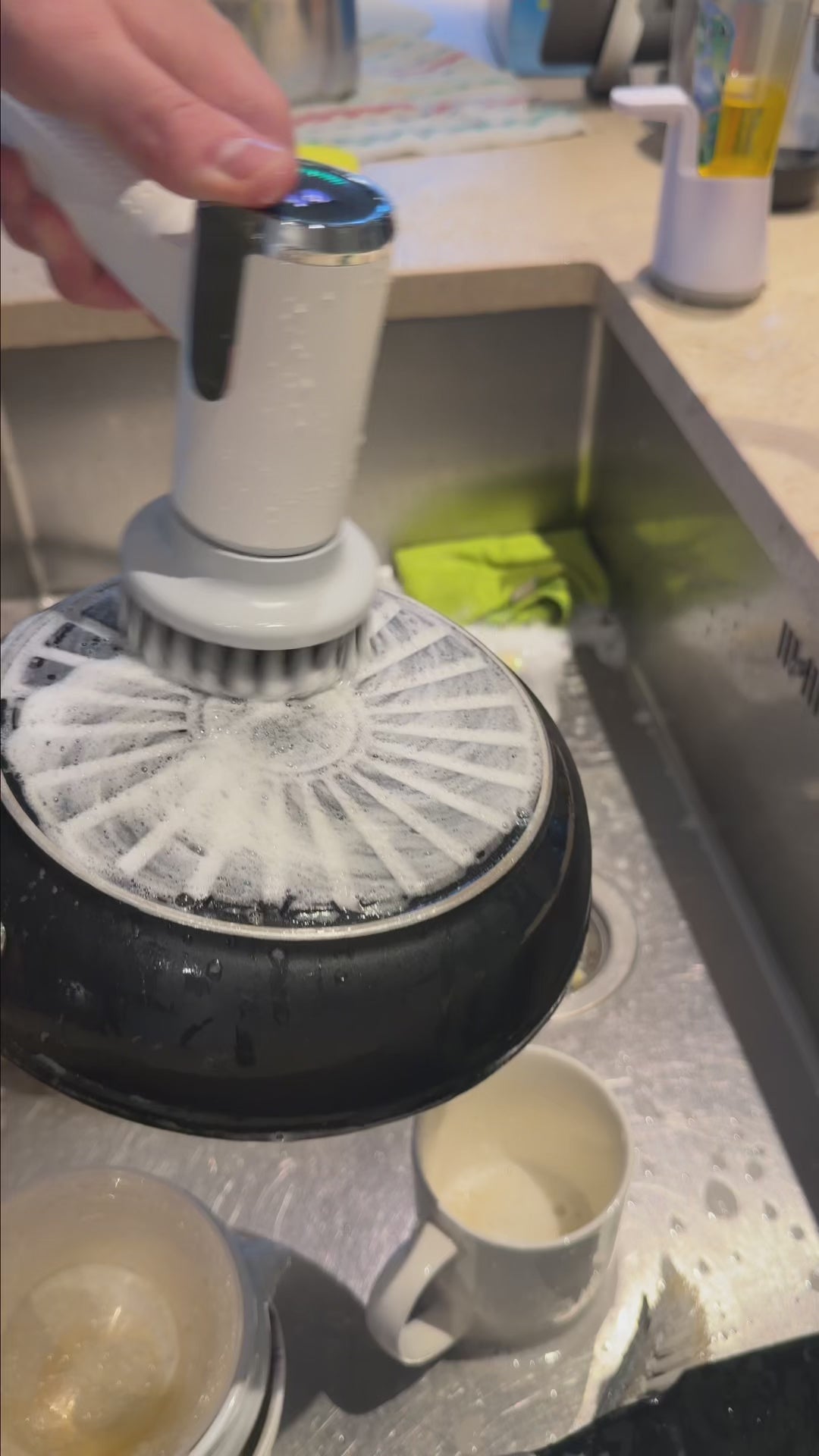 Load video: EasyWash™ Power Brush